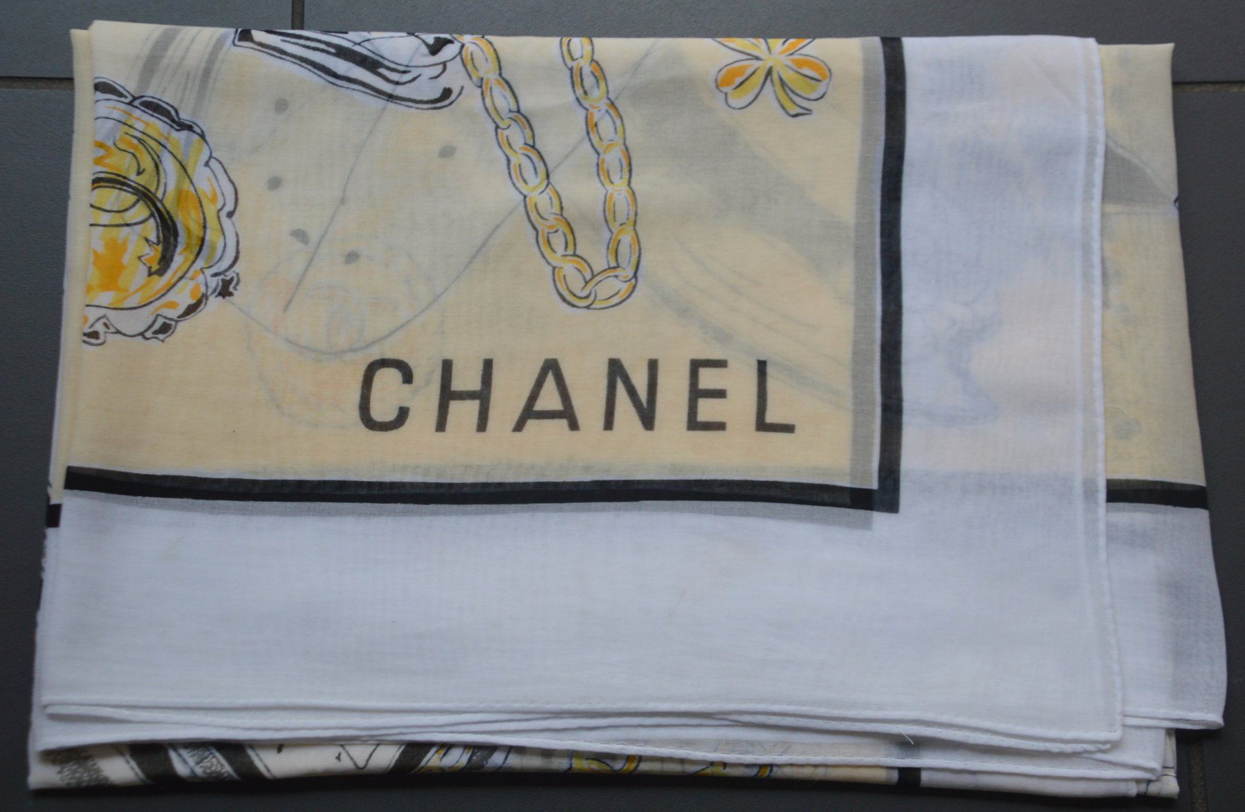 Chanel Foulard & Sciarpe: Schal Chanel châle – Usato da Collonges venduto da Auganien 7