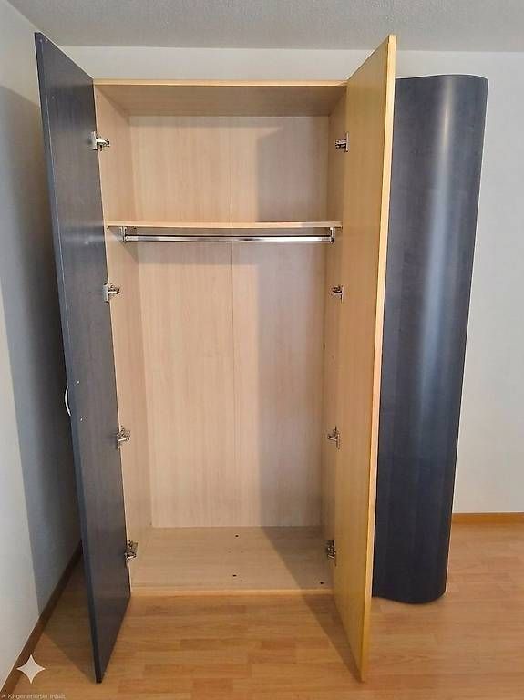 Schränke: Kleiderschrank 3-Türig – Gebraucht aus Basel von Blaetz 1