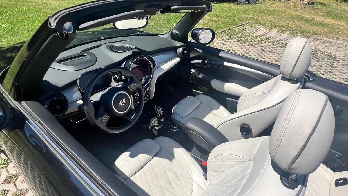 Mini Autos: MINI Cooper John Cooper Works Cabriolet Steptronic – Gebraucht aus Oetwil am See von Aldox108 8