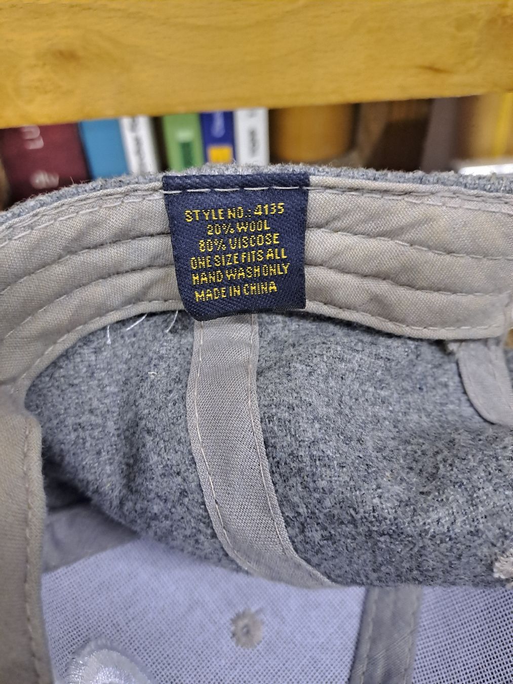 Autres vêtements & accessoires: Kappe grau mit Aufschrift ROB, Einheitsgrösse – Neuf (Voir description) à Zürich par Schoebi19 5