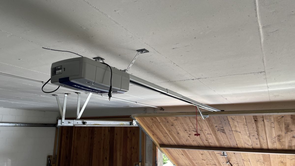 Altro Materiale elettrico: Garagentorantrieb Chamberlain ML1000EV mit Fernbedienung  – Usato da Rheineck venduto da 5element 2