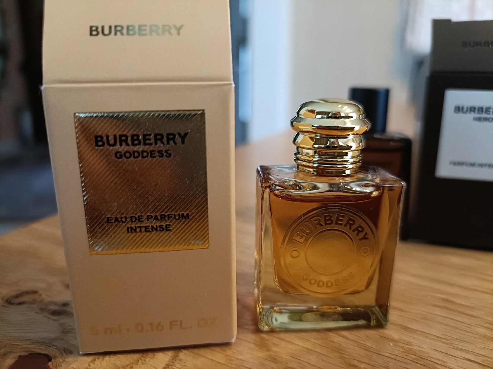 Burberry Profumi & Eau de Toilette: Burberry Parfums, Goddess & Hero, je 5ml proben – Nuovo e nell'imballaggio originale da Sargans venduto da Polifemo58 1