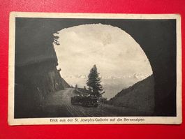 Blick aus St. Josephs-Galerie auf die Berneralpen / Oldtimer