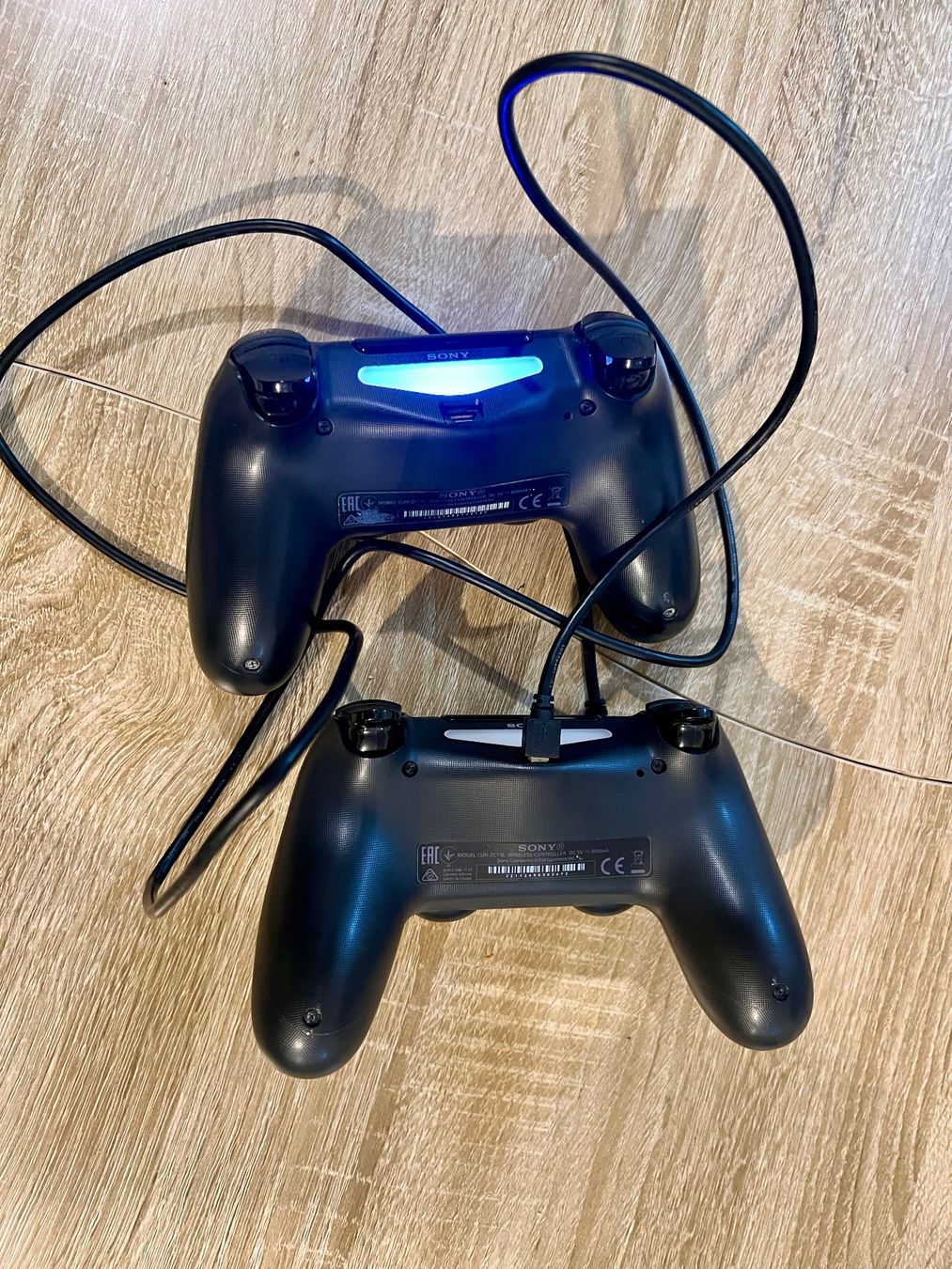 Sony Controller: Pack 2 Stk. PS4 Controllern – Gebraucht aus Zürich von T.E.B 2