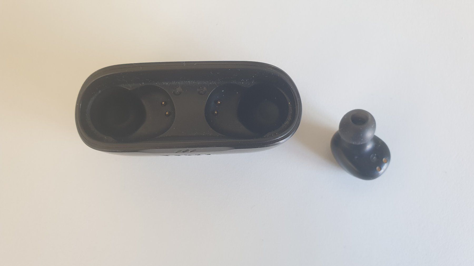 JBL Cuffie: JBL Ladeschale und 1 Kopfhörer – Usato da Stäfa venduto da Supertramp73 1