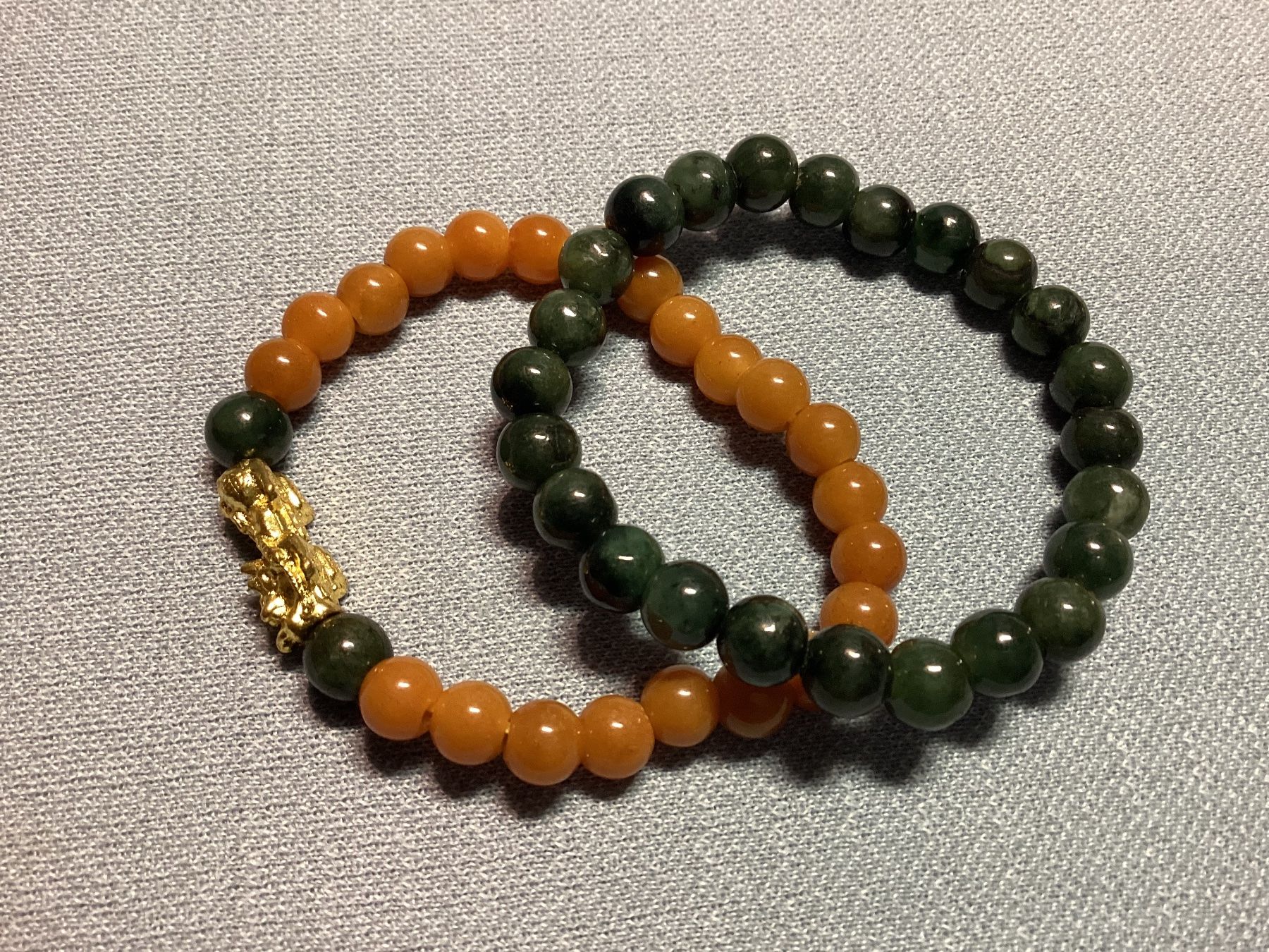 Bracciali & Braccialetti: 2 Edelstein Armbänder: Jade mit Glücksbringer Pixiu – Nuovo e nell'imballaggio originale da Laax GR venduto da Kiki-Kingdom2
