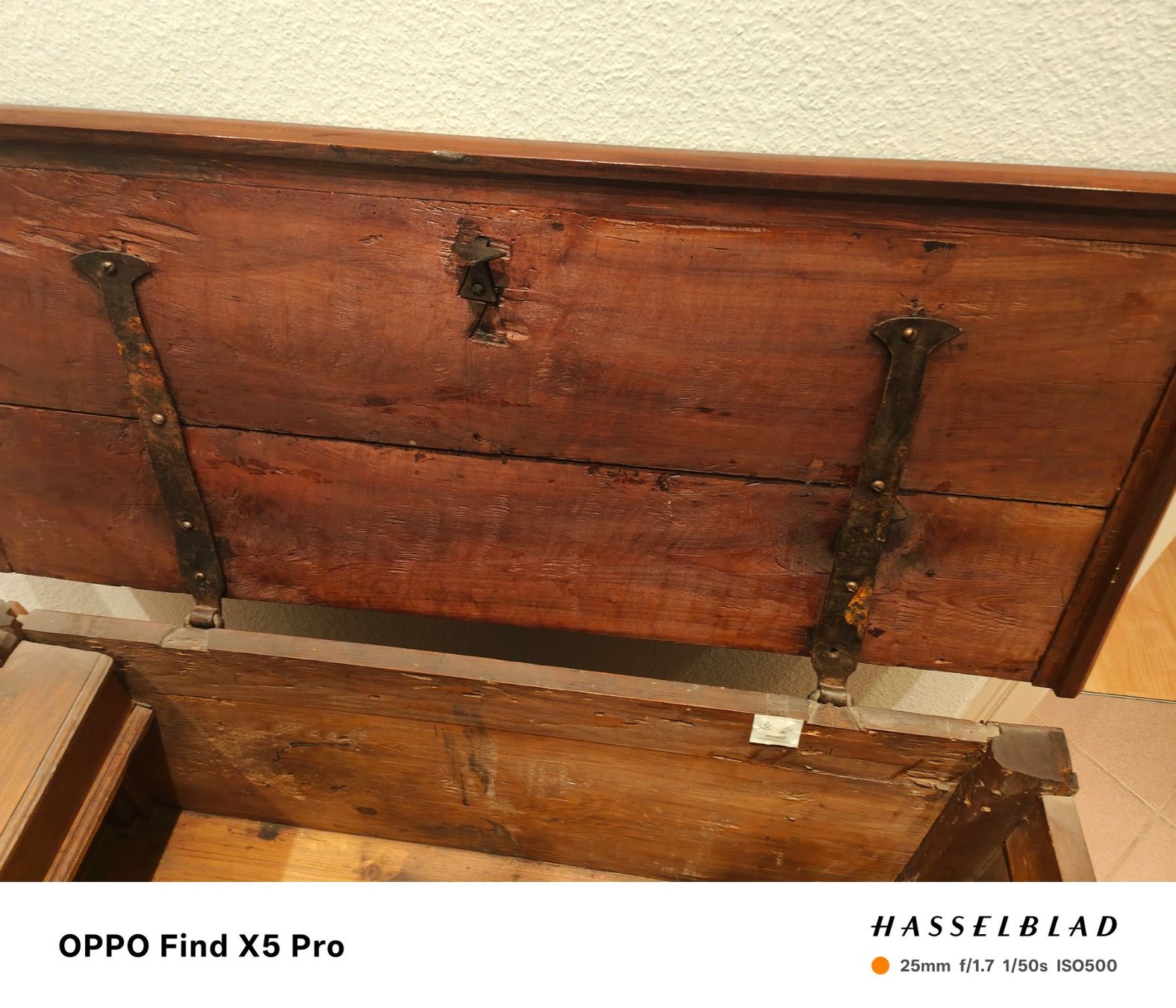 Cassapanche: Antike Truhe, alte Holztruhe, – Usato da Basel venduto da M2 7