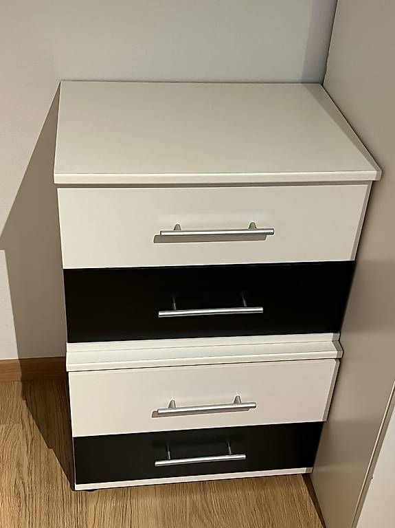 Kommoden: Sideboard / Kommode + 2 Nachttische  weiss/schwarz – Gebraucht aus Zürich von jov_2mhn