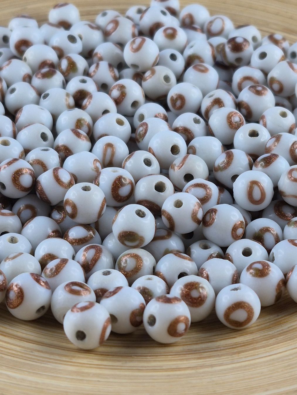 Perle (finte): Glasperlen rund, weiss mit goldenem Ring – Nuovo e nell'imballaggio originale da Klingnau venduto da SilberwindArt