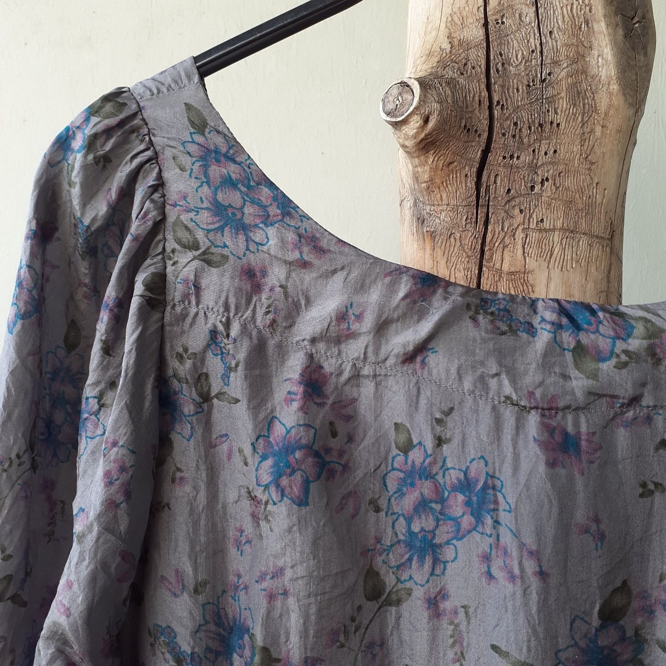 Nile Blusen: Nile Bluse 100% Seide, S – Gebraucht aus Bern von Solarsystem 7
