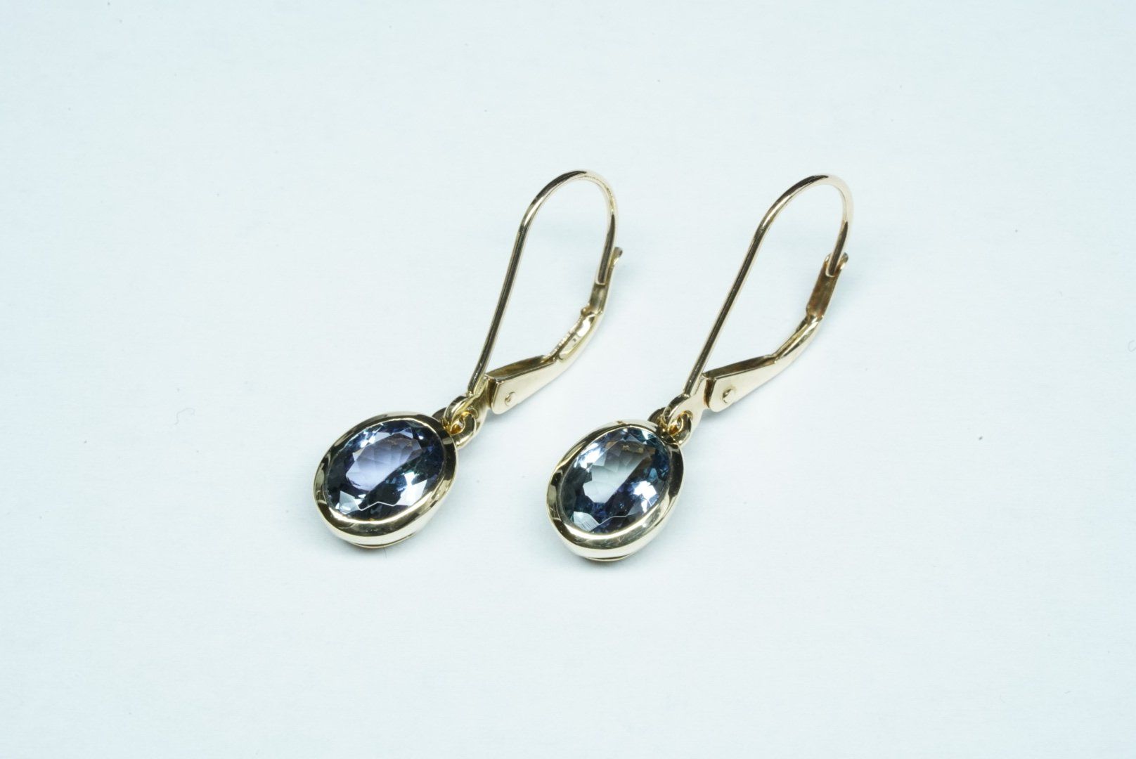 Ohrringe & -stecker: Ohrringe 9k Gelbgold mit Tansanit – Gebraucht aus Bülach von Re-Jewelled