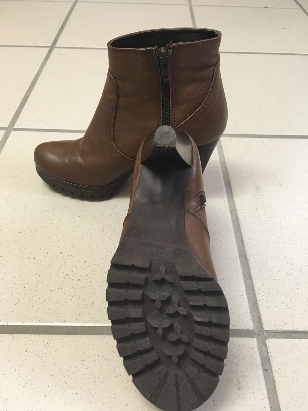 Scarpe da donna: Bottines en cuir - pointure 35 – Usato da Montmollin venduto da alexrey 3