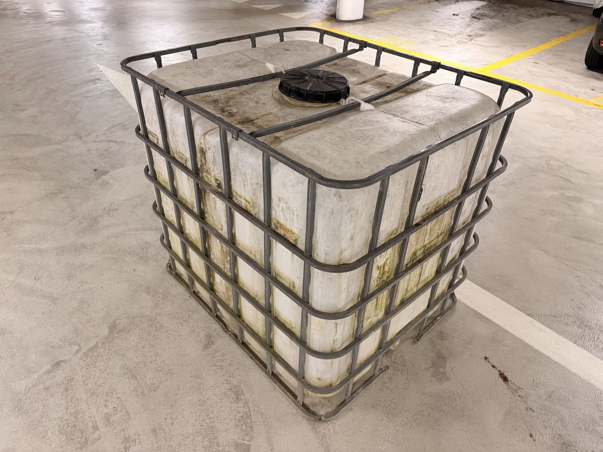 Abbeveratoi e trogoli: IBC Container / Wassertank 1000L – Usato da Spreitenbach venduto da Bruggi66 1