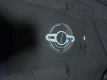 Schwarzes T-Shirt mit speziellem Aufdruck, Grösse M