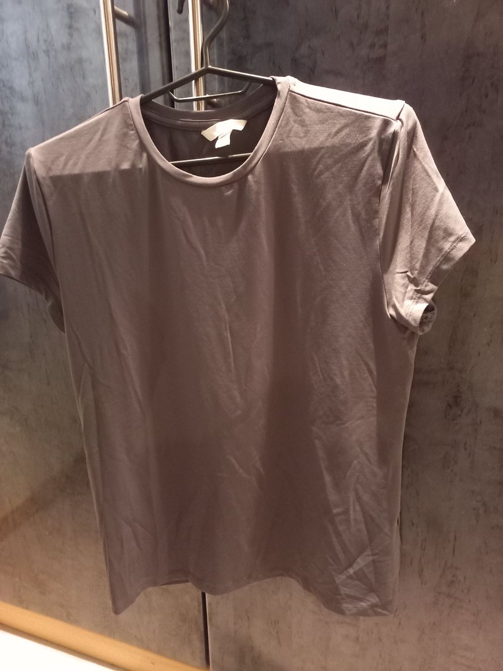 H&M T-shirt: Shirt – Usato da Erlen venduto da MarinaLibelle77