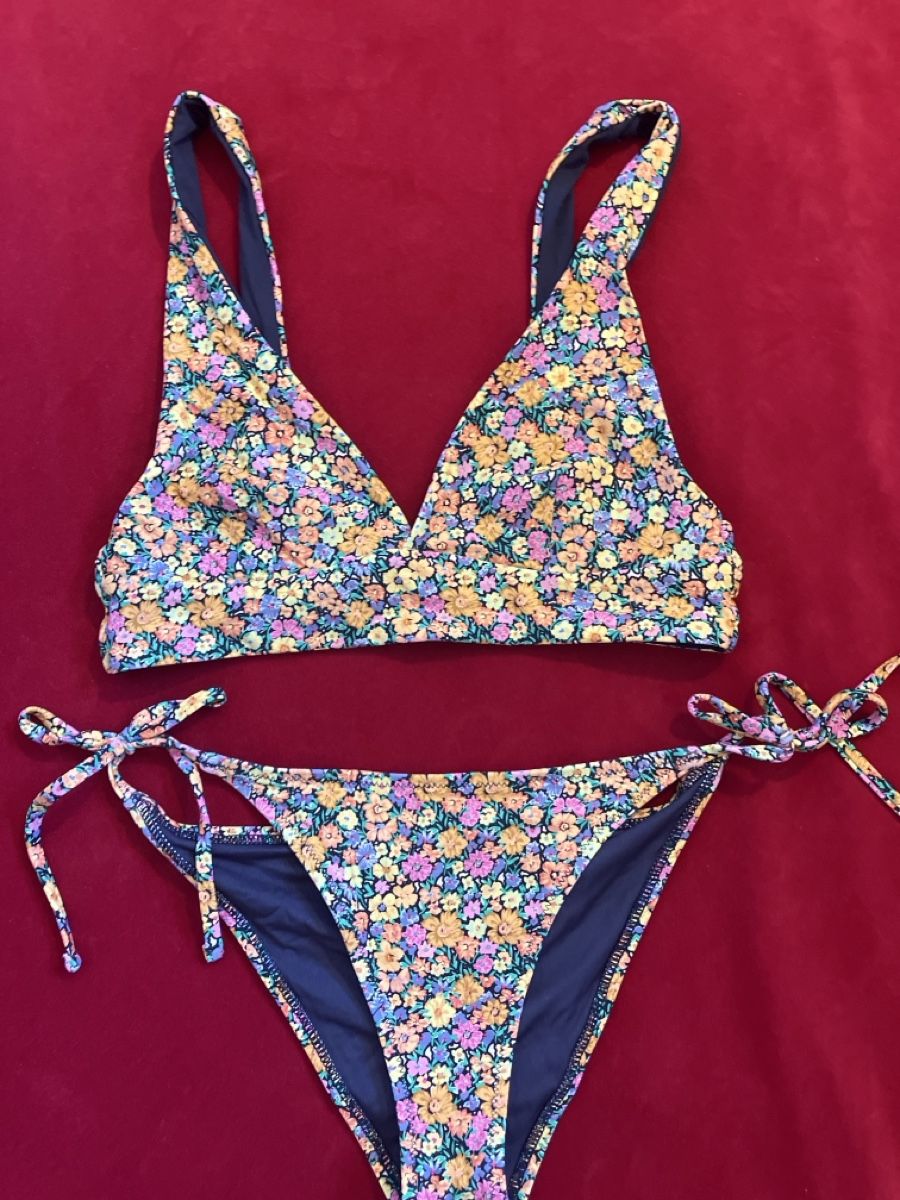Badekleider & Bikinis: Bikini Blumenmuster bunt Grösse S neu – Gebraucht aus Muralto von jac_hkz5