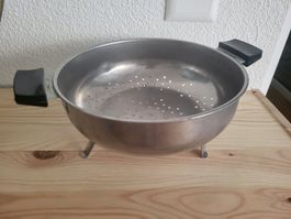 Vintage Aluminium Sieb mit Füssen, guter Zustand