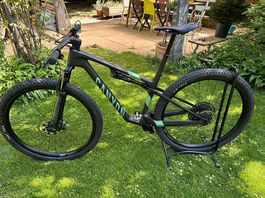 Canyon Lux World Cup CFR LTD -- Super leichtes Carbon BIKE