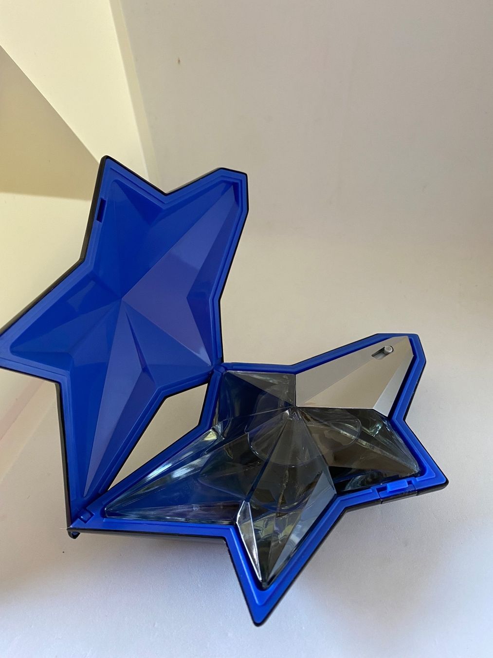 Mugler Profumi & Eau de Toilette: Angel Eau de parfum Thierry Mugler 25ml – Nuovo (secondo la descrizione) da Bouveret venduto da wes_7zll 1