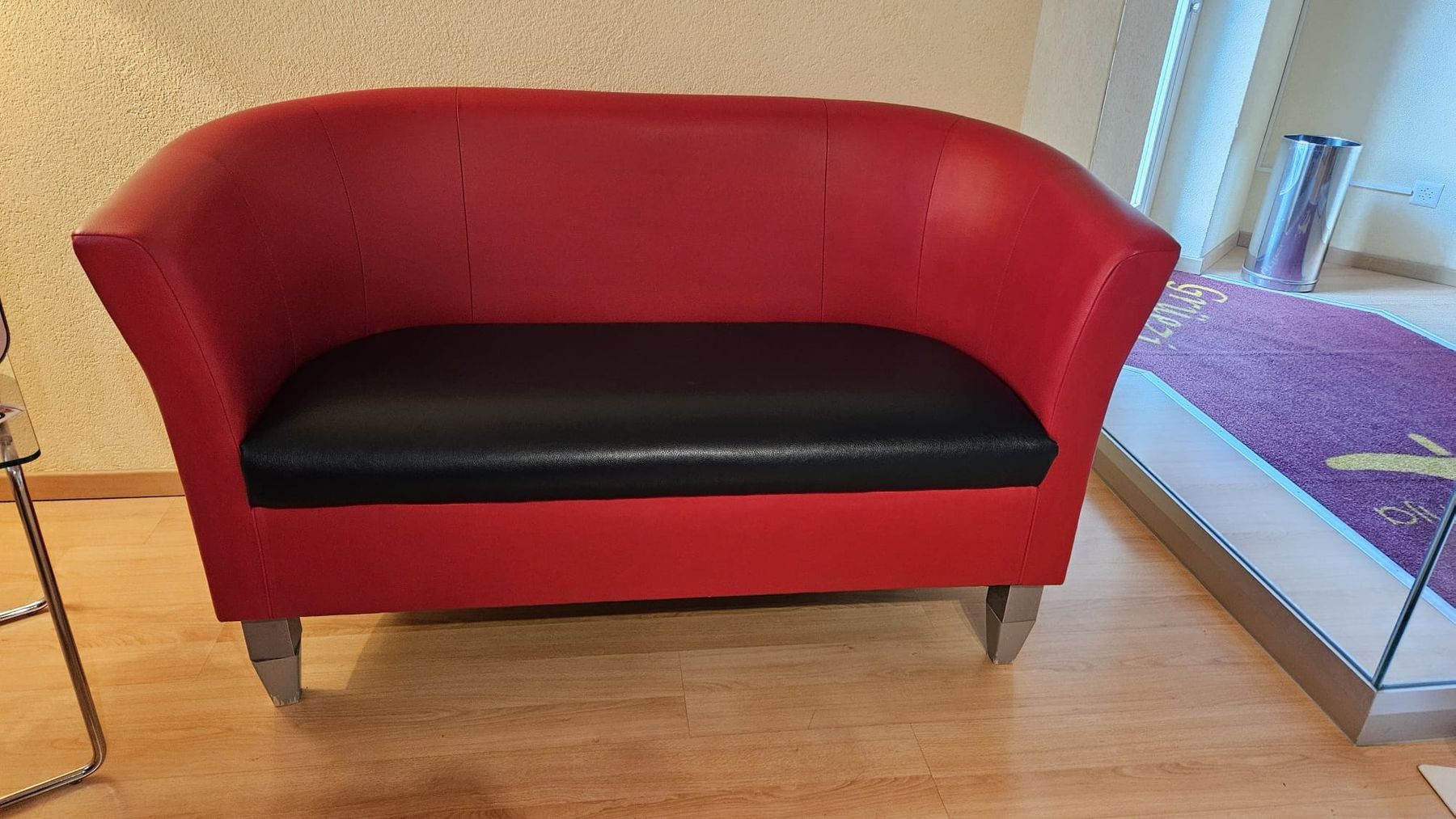 Divani: Sofa rot schwarz Kunstleder – Nuovo (secondo la descrizione) da Altendorf venduto da allgetout