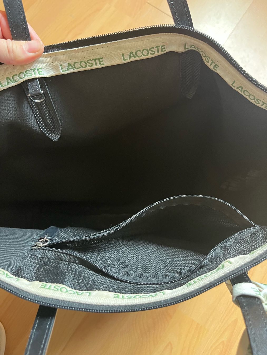 Lacoste Taschen für Damen: Black Lacoste Large Bag – Gebraucht aus Basel von das_7wzs 2