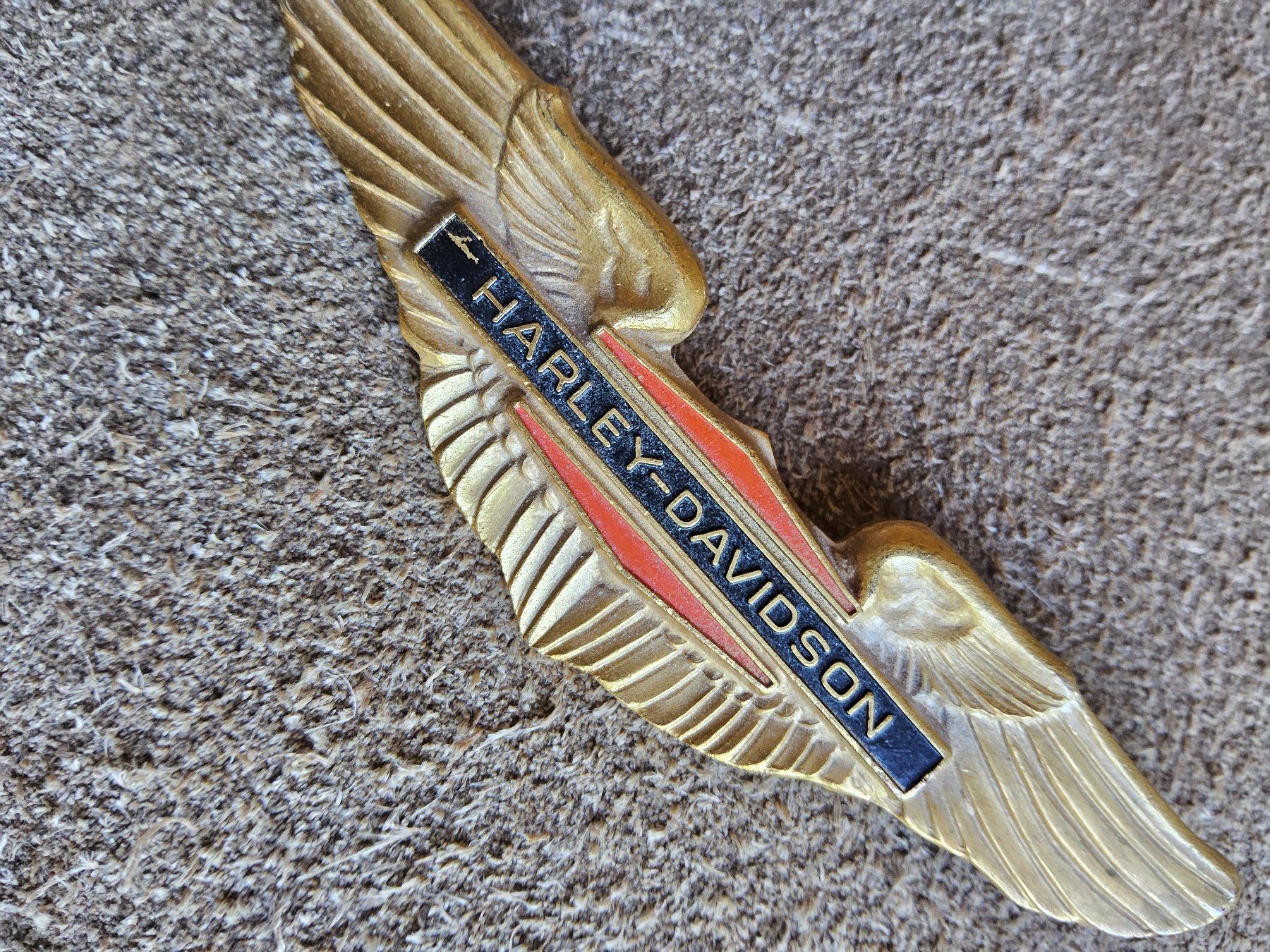 Harley-Davidson Spille & Fermagli: Vintage Harley Davidson Gold Wing Bar & Shield Pin Brosche – Usato da Zürich venduto da SciTec 5