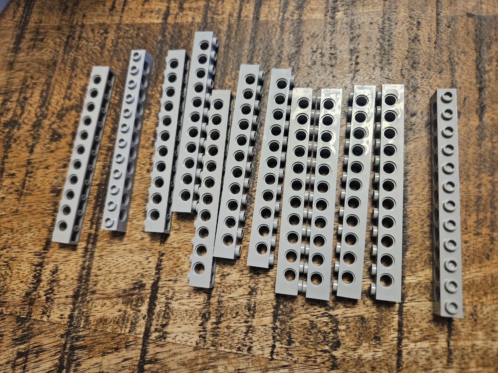 Lego Kit di costruzioni: lego 3895 lot de 12 pièces Light Bluish Gray Technic, Brick – Usato da Confignon venduto da Ecrofigs 1