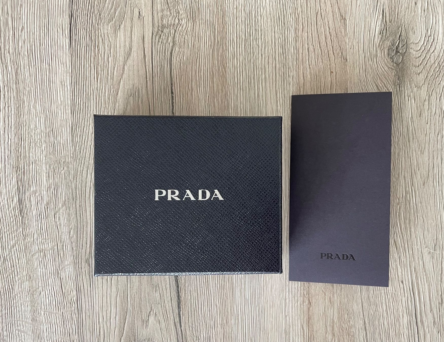 Prada Portafogli: Prada Saffiano Leder Portemonnaie – Nuovo (secondo la descrizione) da Herisau venduto da Grmi_