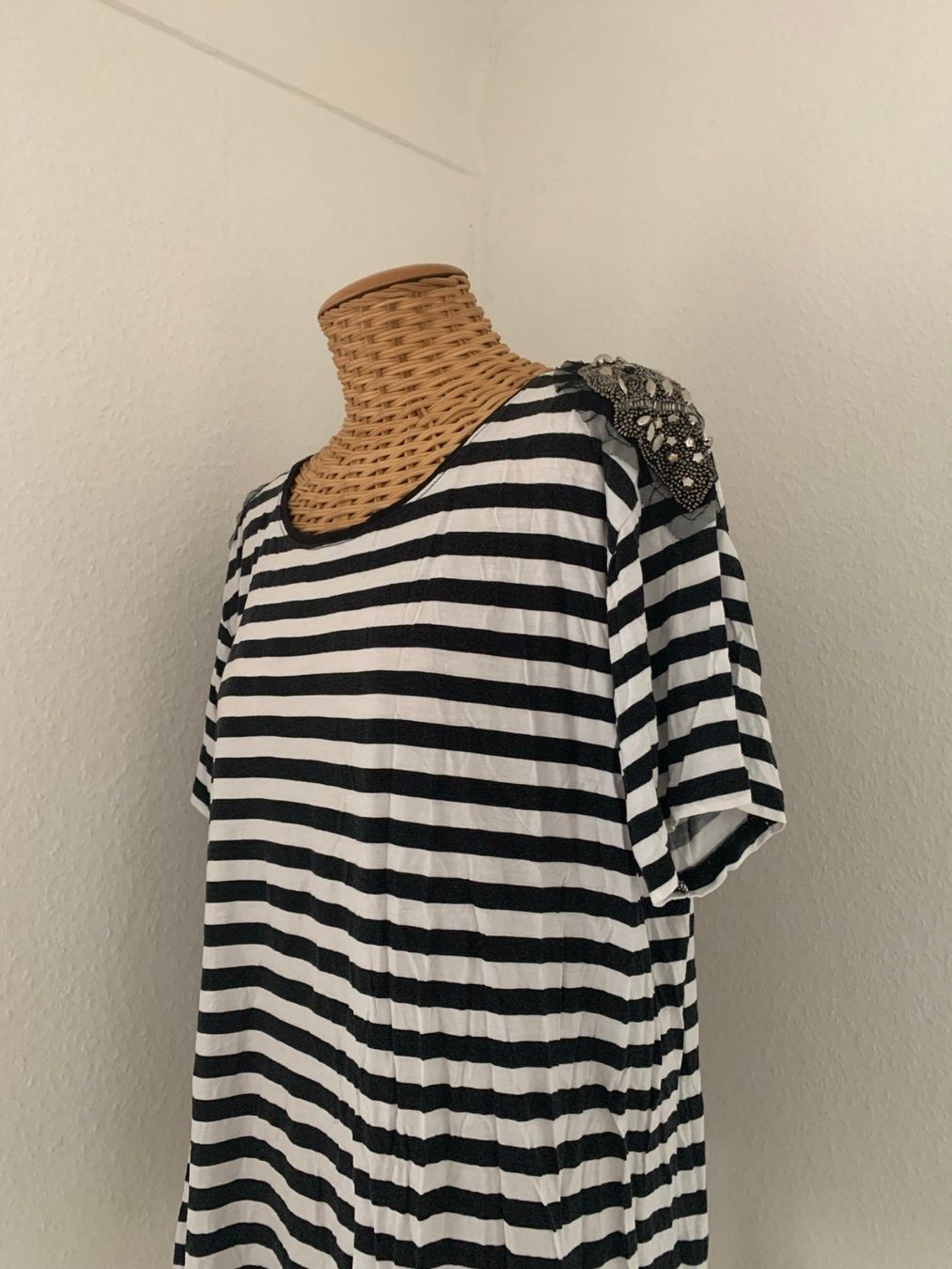H&M T-shirt: T-Shirt schwarz-weiss gestreift - 36 – Usato da Zürich venduto da Diazaio 1