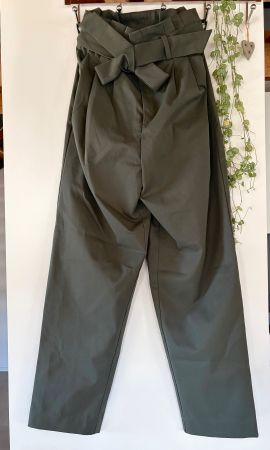 Pantalon H&M taille haute 36 vert kaki avec ceinture