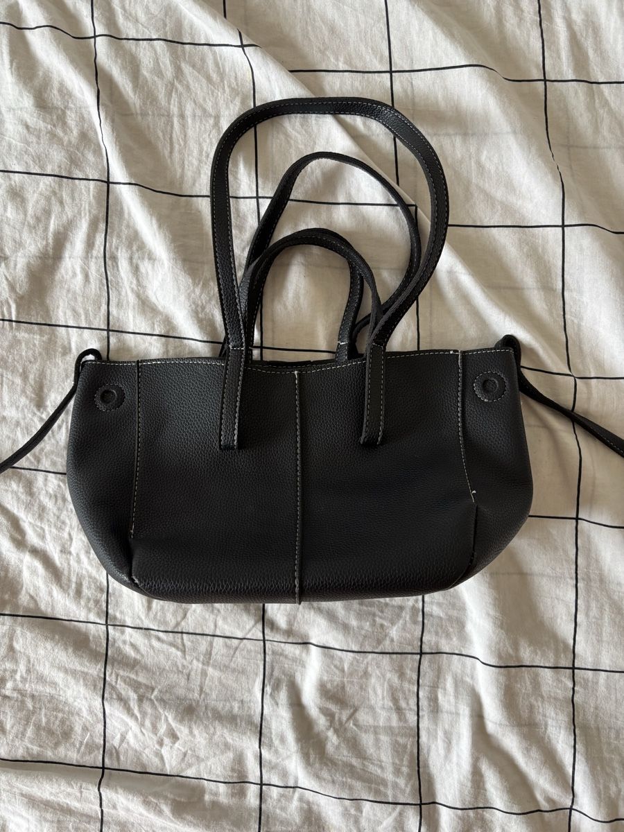 Sacs femmes: BLACK TOTE HANDBAG – Neuf (Voir description) à Bern par kri_y8h8