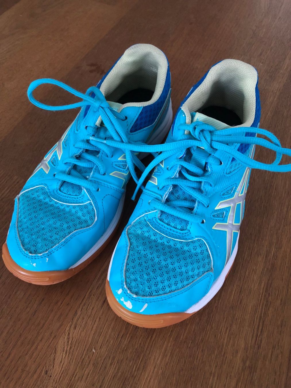 Asics Scarpe da uomo: Asics Hallenschuhe Gr.37 – Usato da Gunzwil venduto da feel_good