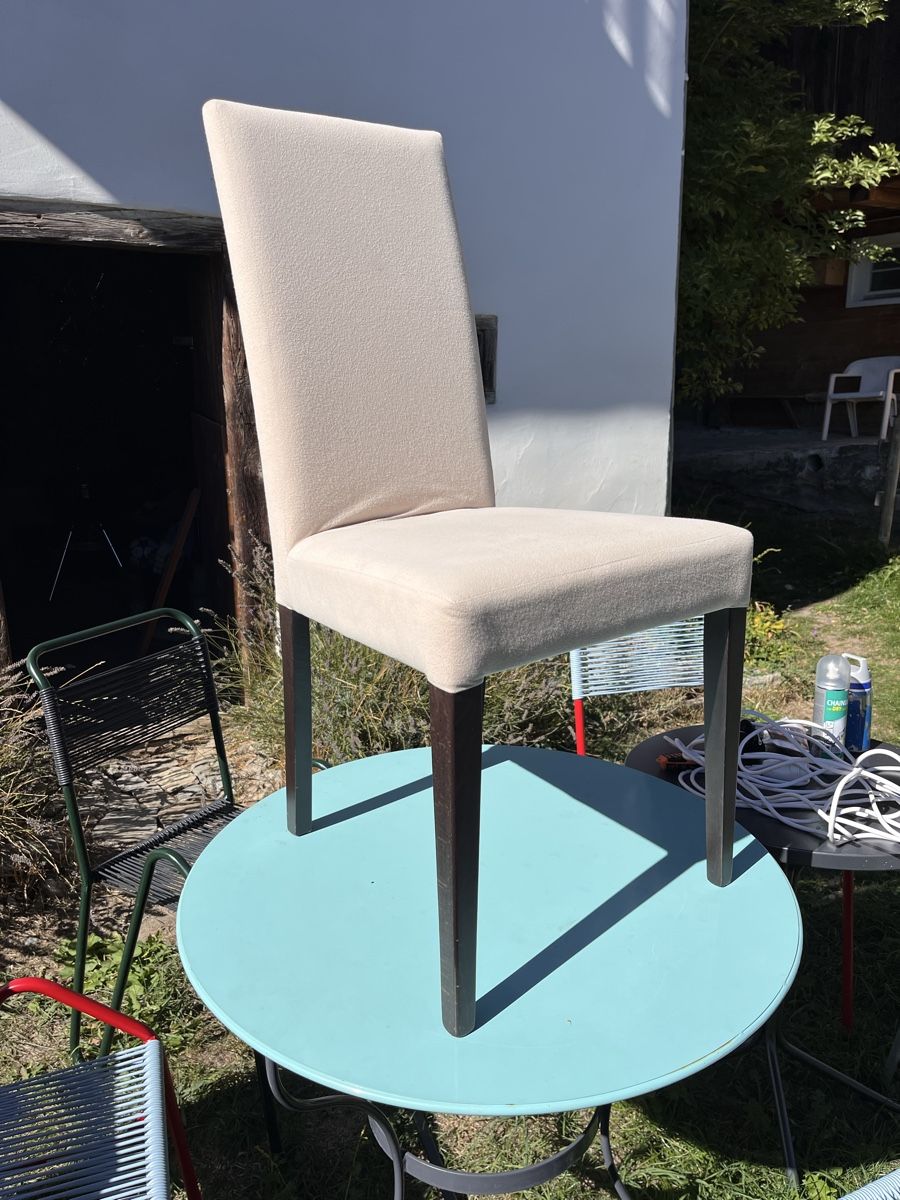 Interio Chaises: 4 gepolsterte Essstühle – D'occasion à Cumbel par Langwiesler8
