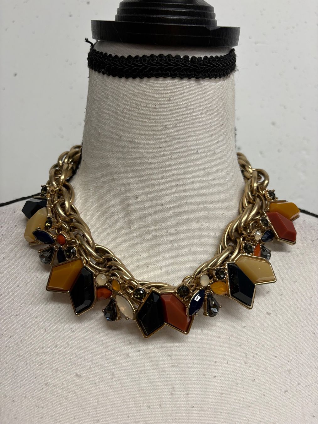 Zara Ketten: Zara Statement Halskette mit bunten Steinen Gold – Neu (gemäss Beschreibung) aus Regensdorf von secondchancefashion