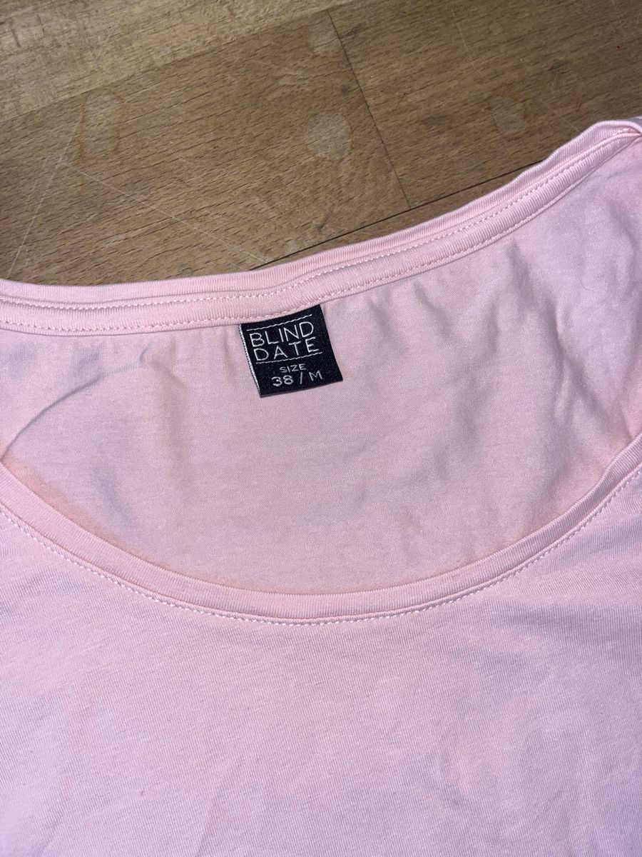 T-shirt: Rosa T-shirt – Usato da Stäfa venduto da jo1735 1