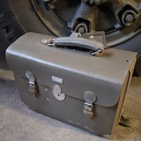 Schweizer Armee Arztkoffer mit Inhalt