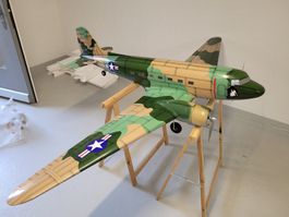 Schöne C-47 Dacota mit Antriebssets und Servos