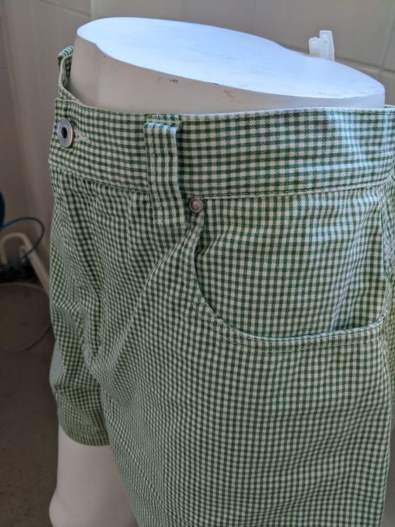 Pantaloni: Damen Shorts GR 42 – Usato da Langnau am Albis venduto da Judithsebi 1