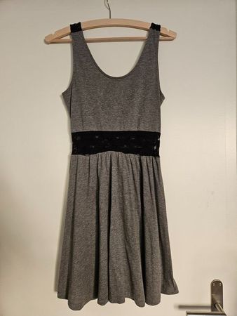 Schönes Sommerkleid mit Spitzenrücken Gr. 36