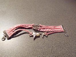 Armband rosa/ver. Stränge/Anhänger, Lebensbaum