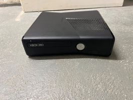 Xbox 360 Konsole mit 2 Controllern inklusive Games