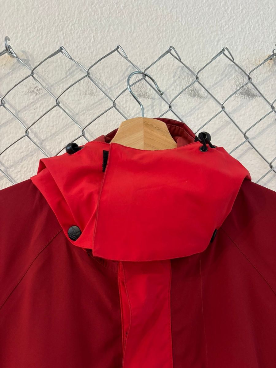 Salewa Giacche: Y2K Vintage Salewa Rain Jacket Size M – Usato da Lausanne venduto da user1020rnt 2