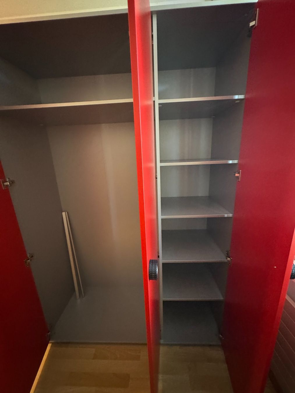 Betten: Autobett, Schrank & Schreibtisch SET – Gebraucht aus Suhr von Tina111 6