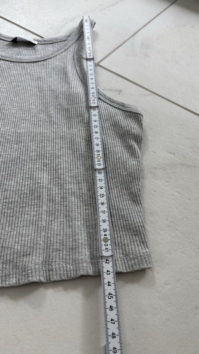 Bershka Top: Bershka Ripp-Top M Grau – Usato da Seengen venduto da sa_land 4