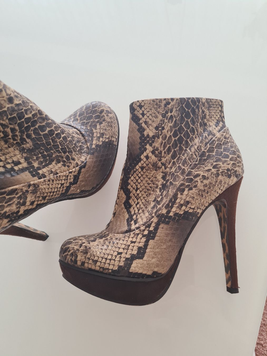 Scarpe da donna: Schlangenmuster Stiefeletten, Grösse 37 – Nuovo (secondo la descrizione) da Zollikofen venduto da melanie057 1