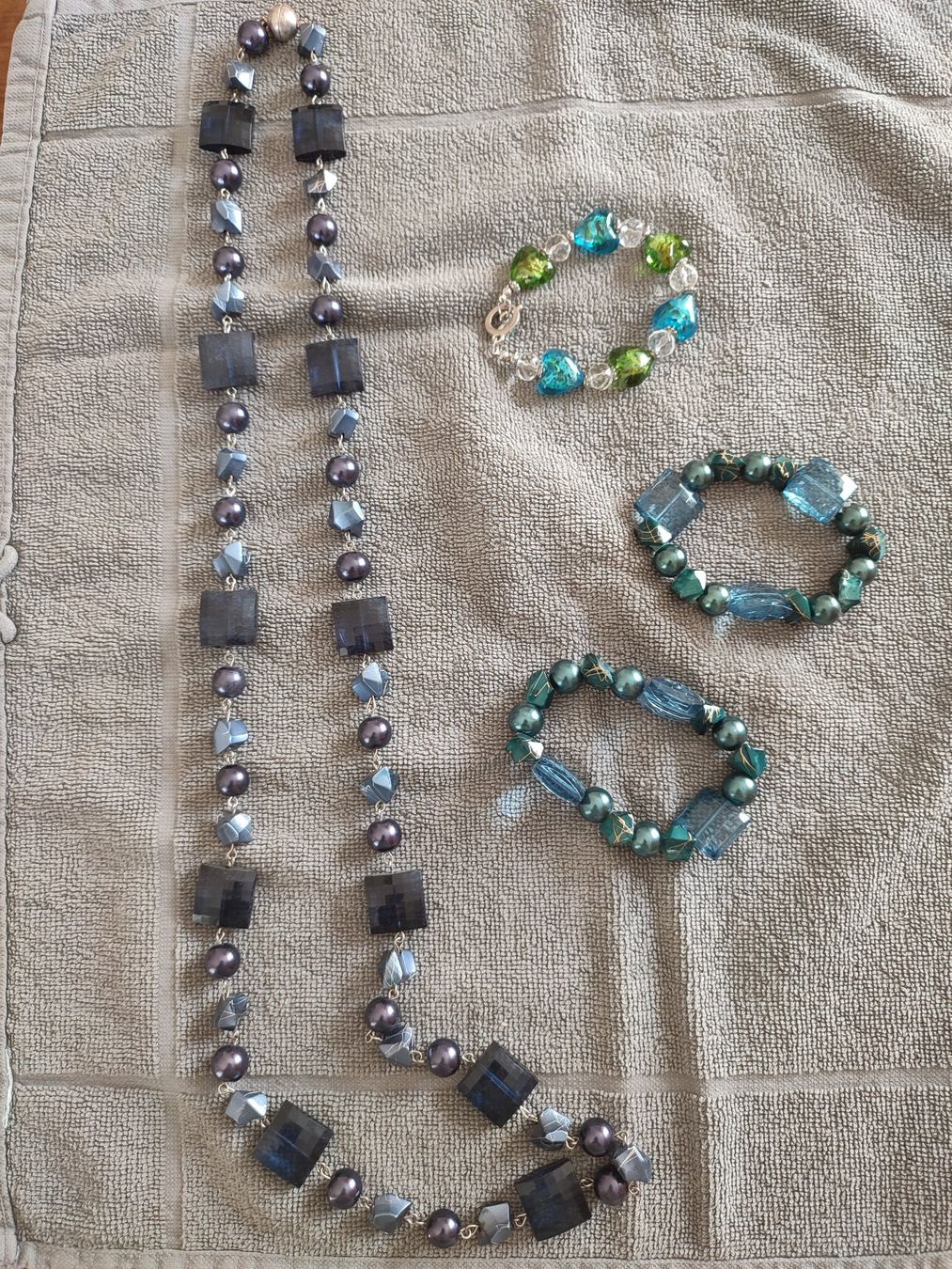 Catenine: 1 Kette und 3 Armbänder – Usato da Winterthur venduto da Priscatg