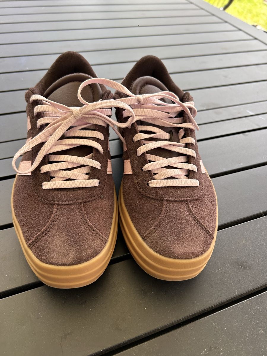 Adidas Scarpe da donna: Baskets Adidas – Usato da Vilars NE venduto da Lau_Vth 1