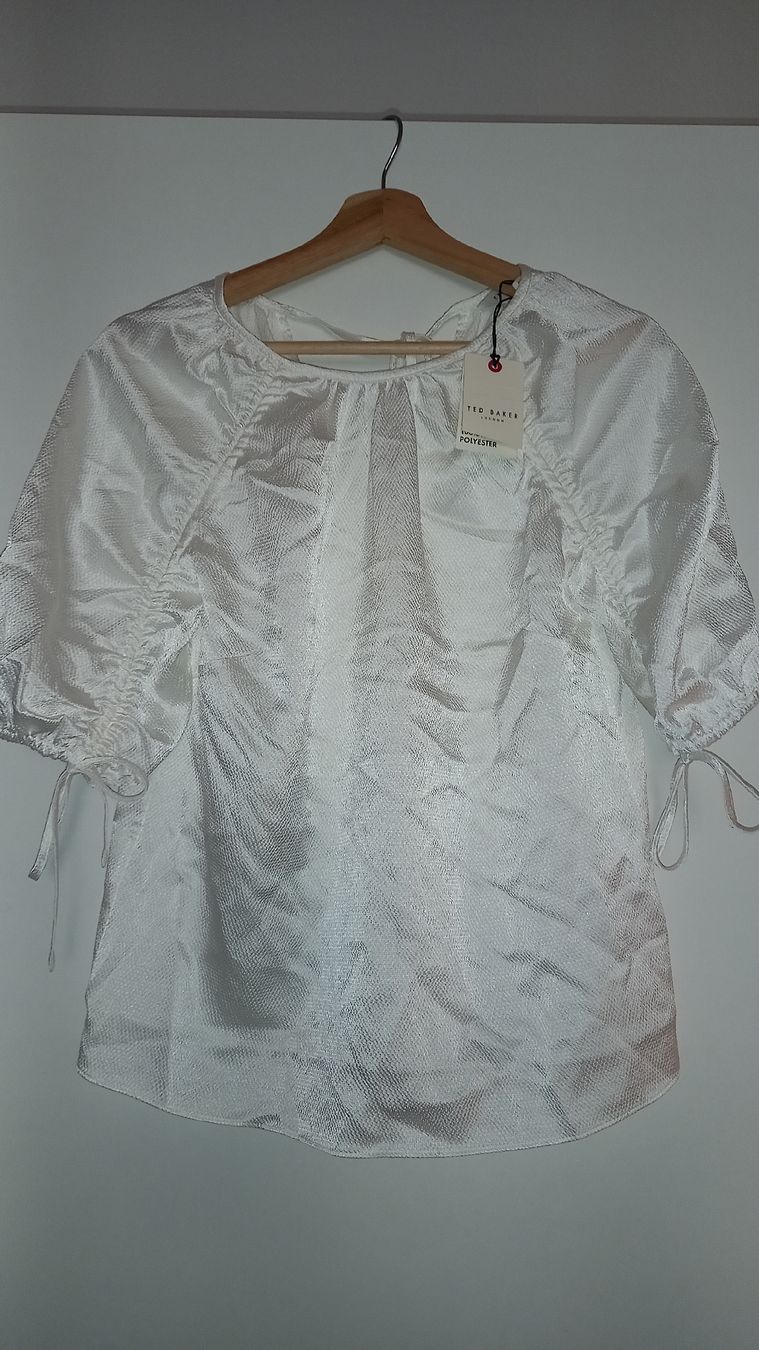 Top: Ted Baker White Puff Sleeve Blouse - New with Tags – Nuovo e nell'imballaggio originale da Zürich venduto da eil_ksp8