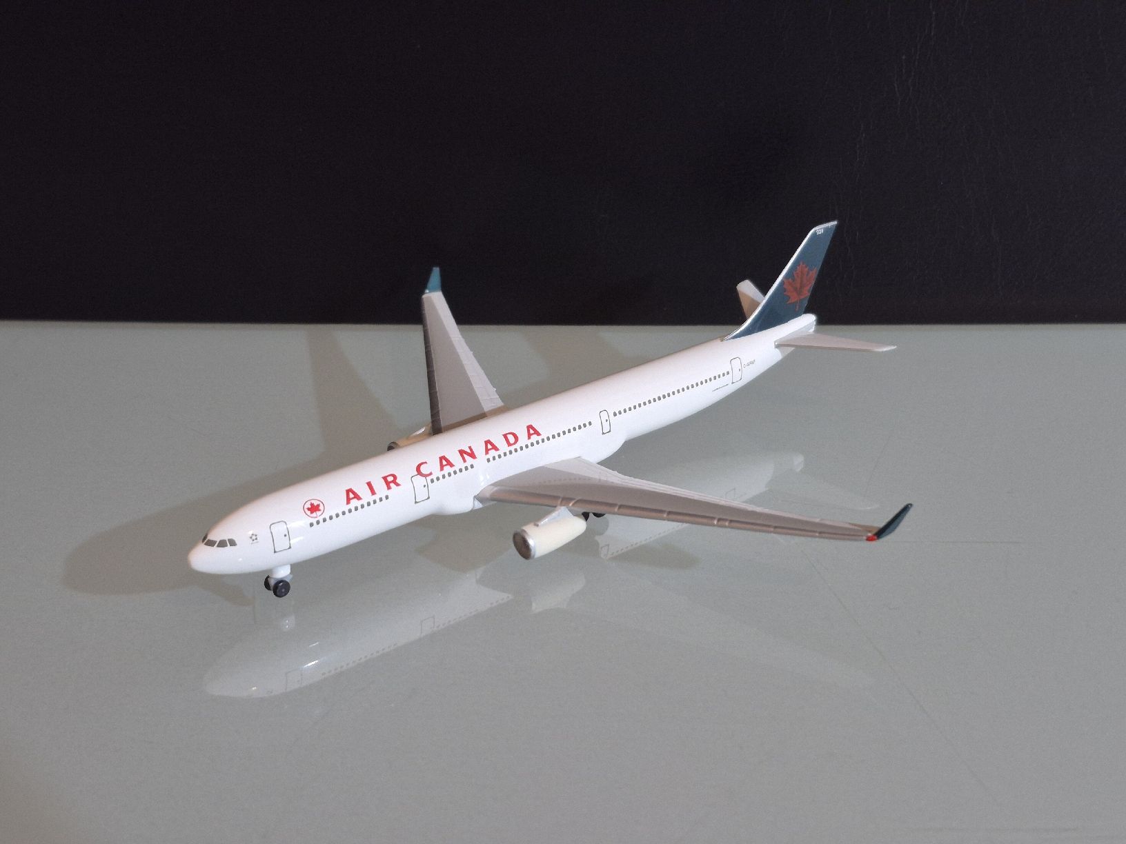 Herpa Kit di modellismo & Modellini statici: Herpa Air Canada 1:500 – Usato da Uetendorf venduto da myhome12