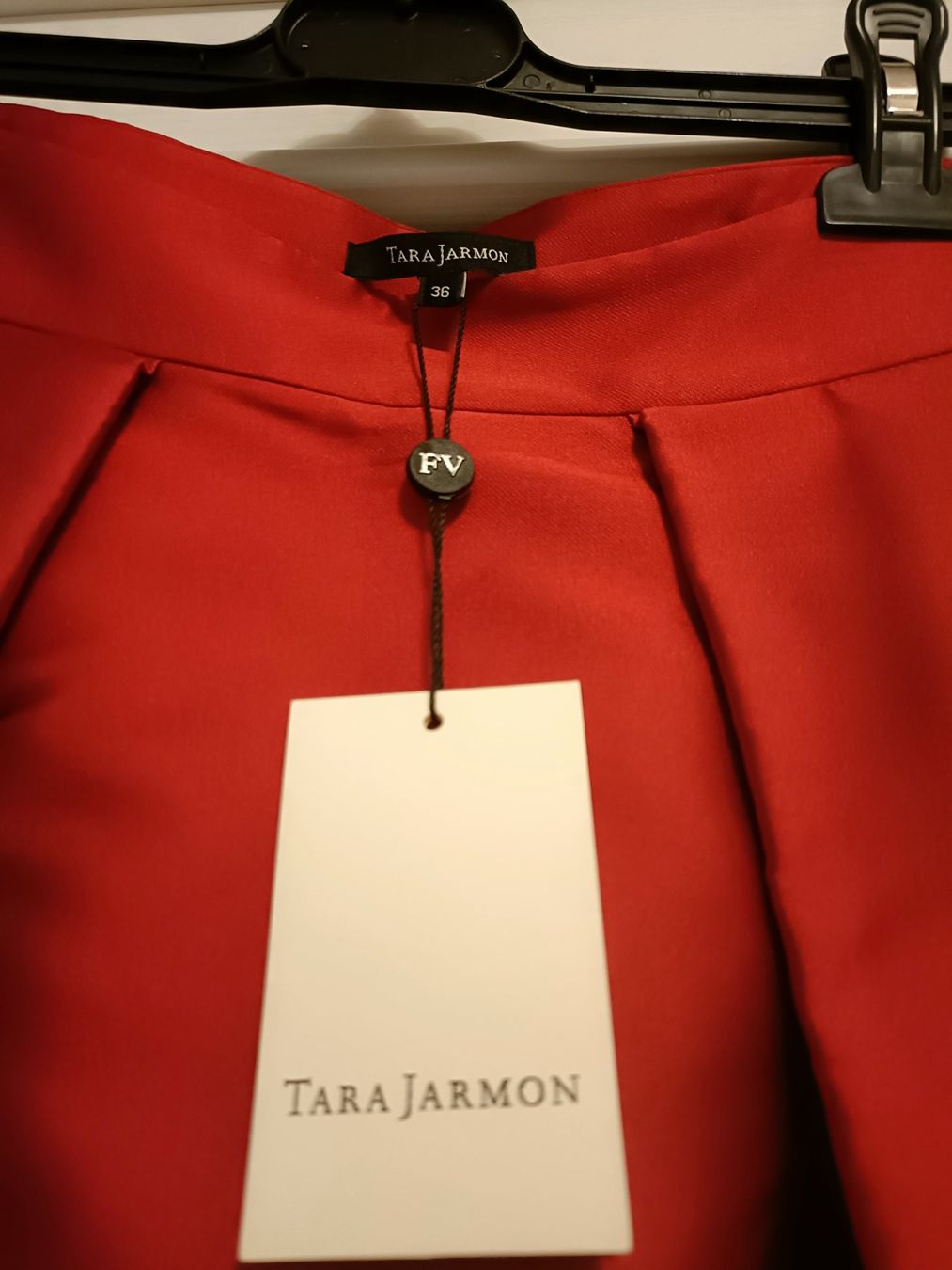 Tara Jarmon Gonne: Tara Jarmon rock new – Usato da Thalwil venduto da ralucoantza 1